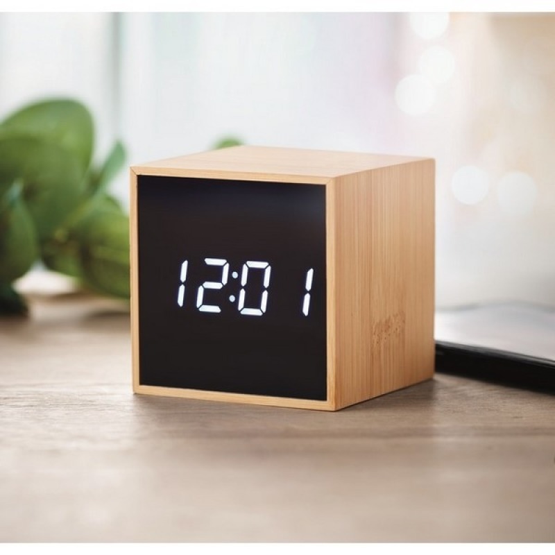 reloj despertador en madera de bambu